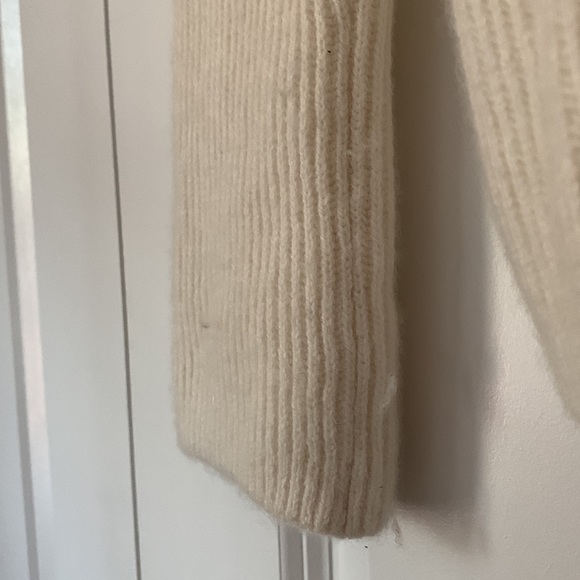 Banana Republic Italian Wool Cashmere blend Sweater - Picture 8 of 8